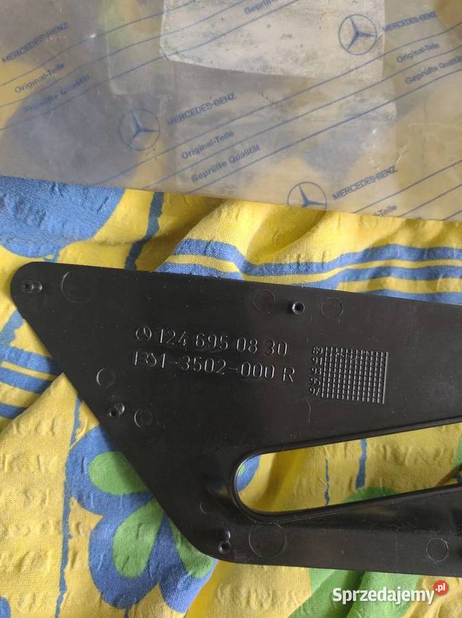 Osłona słupka prawy tyl Mercedes w124 1246950830