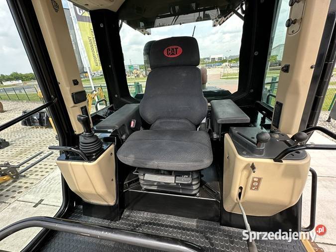 ŁADOWARKA GĄSIENICOWA MARKI CATERPILLAR 973C Tuliszków