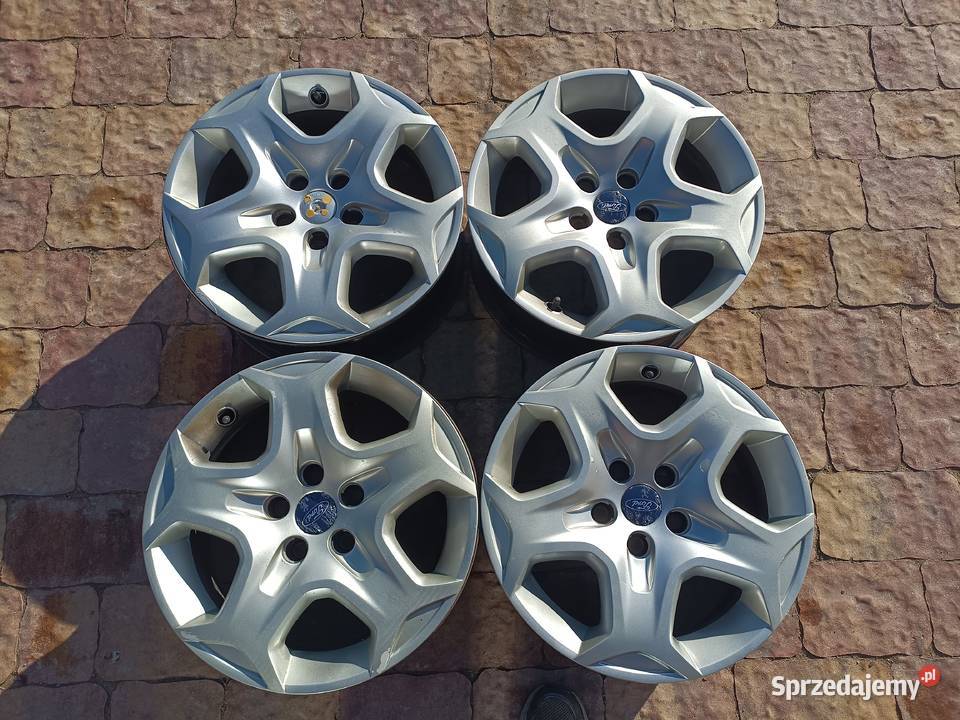 Ford Felgi stalowe z kołpakami strukturalnymi