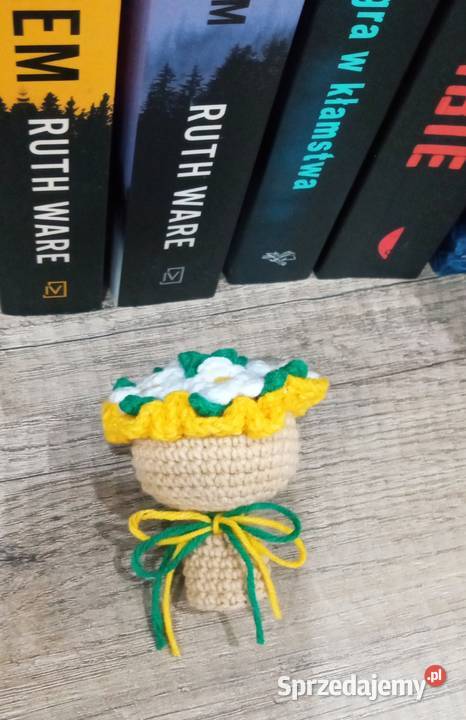 Bukiet stokrotek wykonany na szydełku Rękodzieło