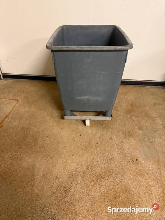 pojemnik do farszu z HDPE 210 l ze spustem Produkcja Człuchów