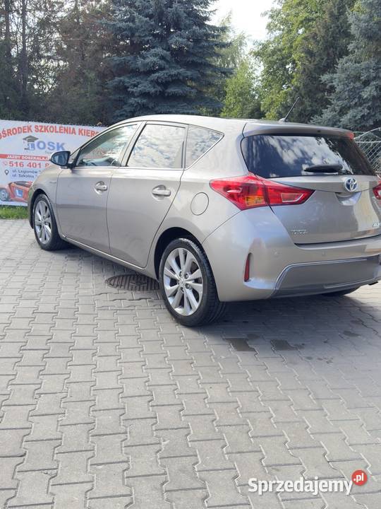 Toyota Auris hybryda 18 bogate wyposażenie Dobczyn sprzedam