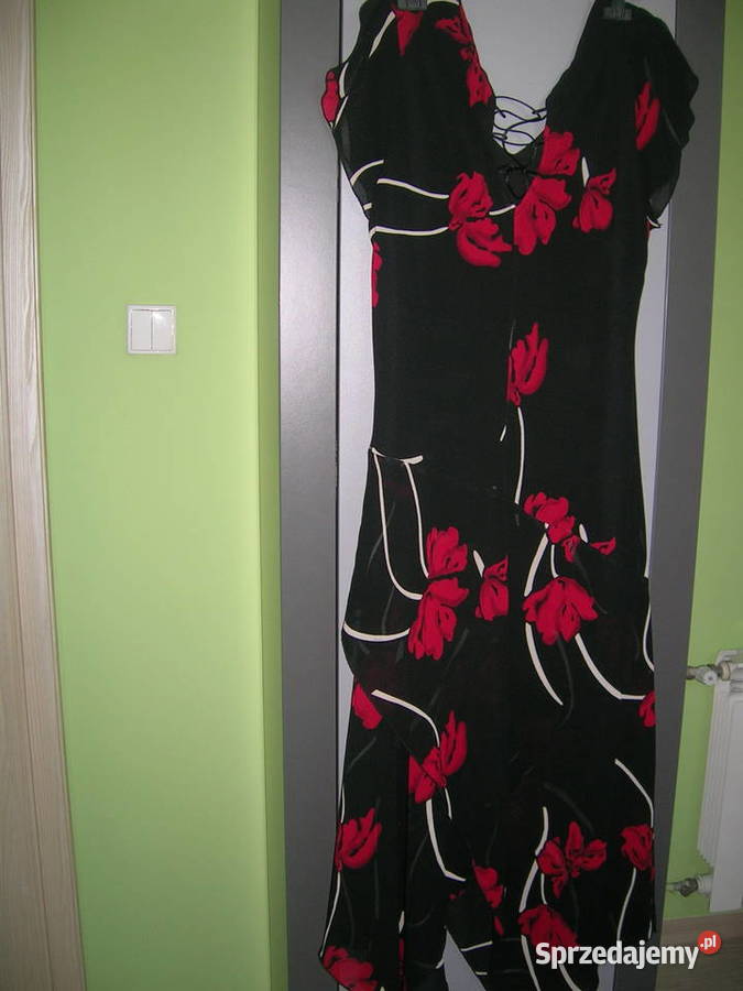 Sukienka czarna w róże Rozmiar 46 sprzedam