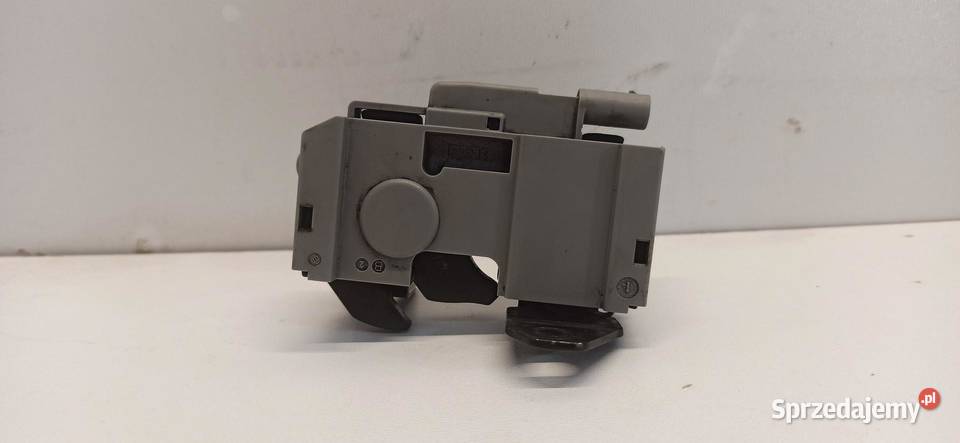 MERCEDES W205 ZAMEK MASKI A2048704458