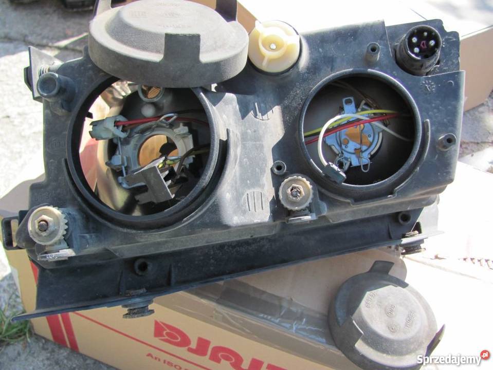 Reflektor lampa VW Passat B5 prawy 9600 osobowe Części Zamość
