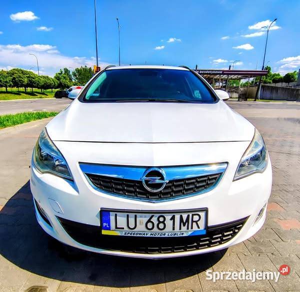 Zadbany Opel Astra J 14 turbo benzyna 140 z 2012 Rok produkcji 2012