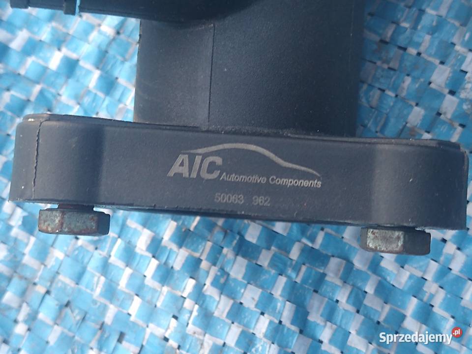 Obudowa Króciec KołnierzWody 058 121 132 AIC Króćce głowicy Skawina sprzedam