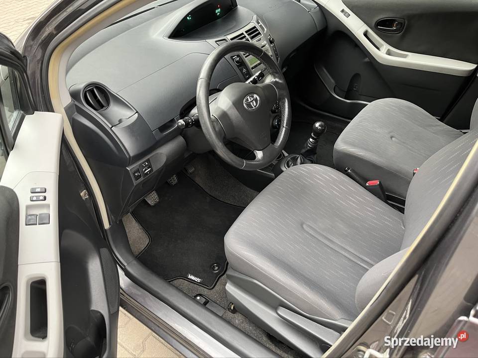 Toyota Yaris 13 benzyna 6 biegów Bezwypadkowy 100KM Warszawa