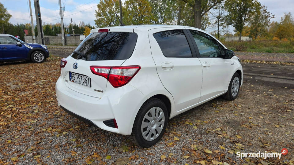 Toyota Yaris 15 HSD 100 Salon Bezwypadkowy hybryda Otwock Mały sprzedam