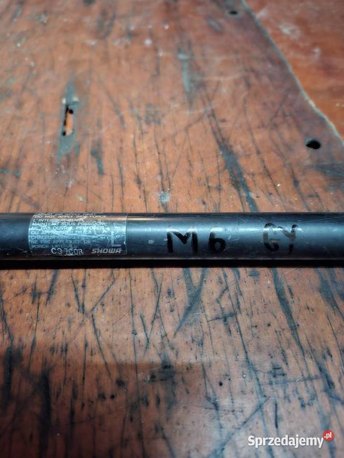 Siłownik klapy bagażnika Mazda 6 GY kombi SHOWA Rok produkcji 2006 Przyborów