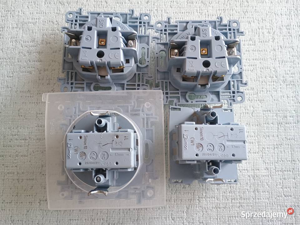 Gniazdko pojedyncze z uziemieniemwłącznik SIMONE Łódź