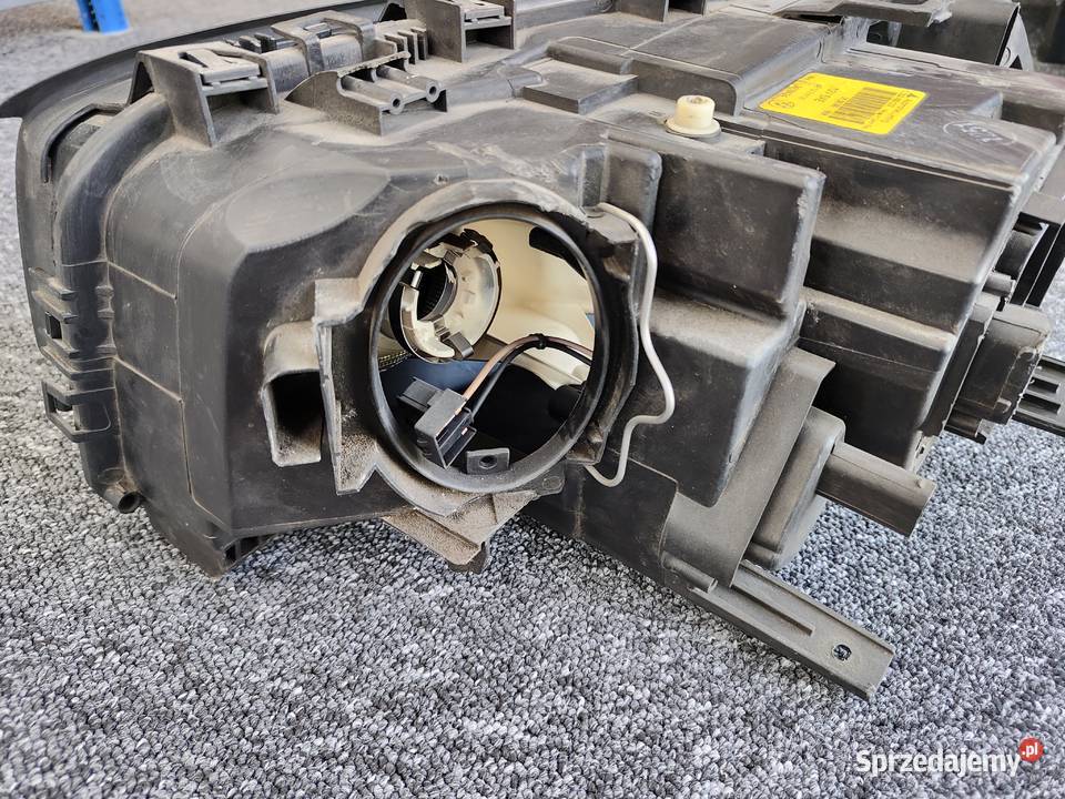 Reflektor BMW X3 E83 EU lampa halogenowa prawa opolskie