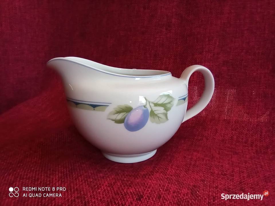 Mlecznik Camilla śliwka jako dekor na białej Gdańsk