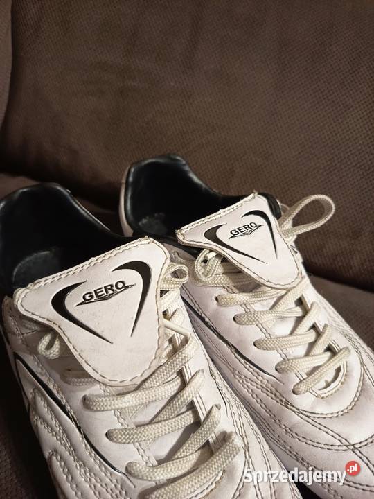 Męskie Buty Piłkarskie Korki Białe Czarne GERO Suwałki sprzedam