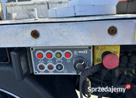 SAMOCHÓD SPECJALNYPODNOŚNIK KOSZOWY LAND ROVER nieuszkodzony sprzedam