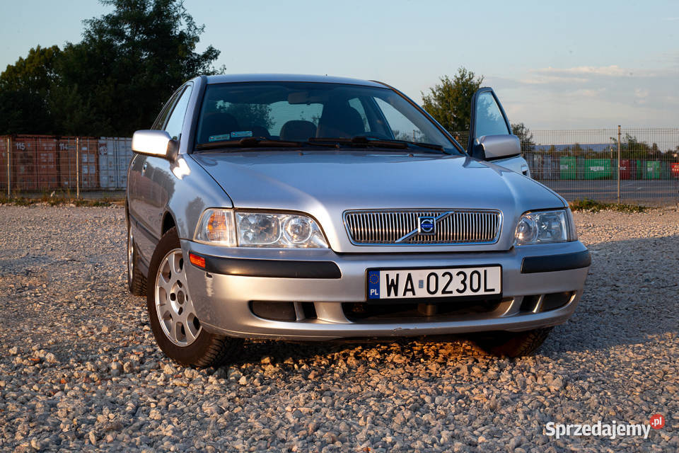 Volvo S40 I 18 z 2002 roku w automacie dziadku Rok produkcji 2002 Warszawa