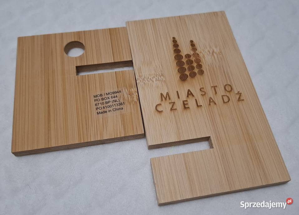 Drewniana podstawka na telefon z logo Miasto Czeladź sprzedam