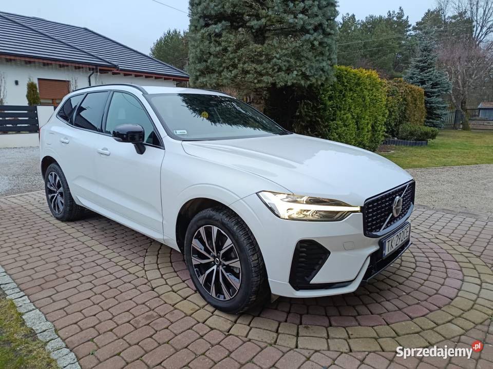 VOLVO XC 60 B4 PLUS DARK 2022 SALON 1 WLAŚCICIEL Kielce