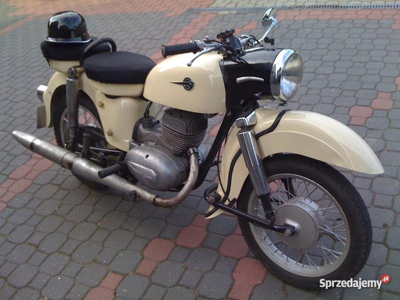 MZ ES 2501 jaskółka zółte tablice zabytek Maków Podhalański