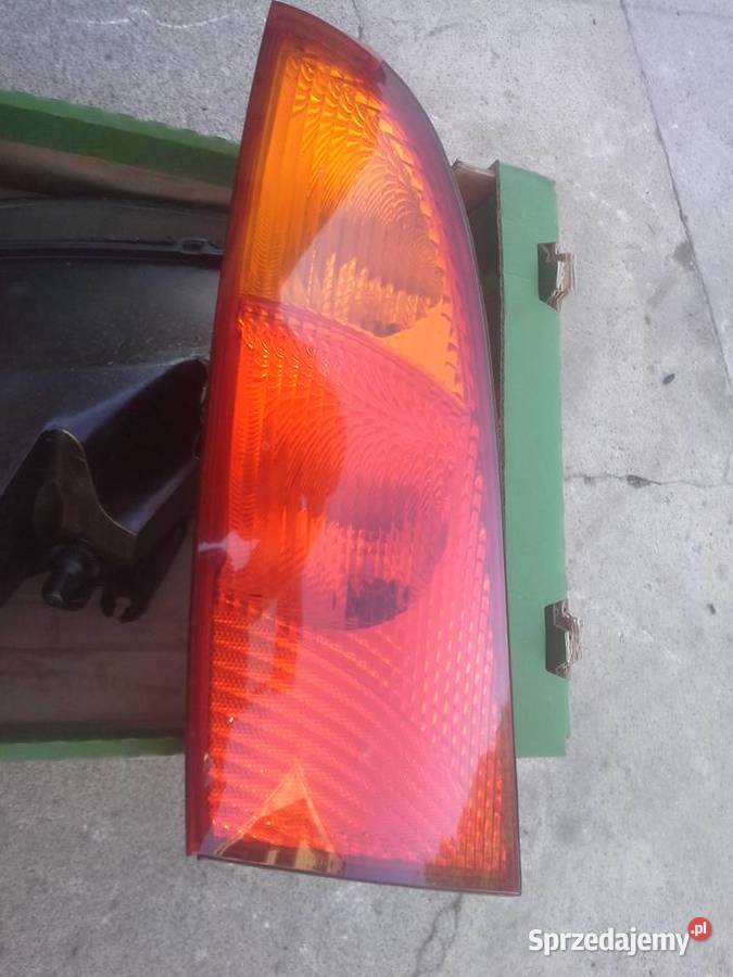 FORD FOCUS MK1 lampa TYŁ HB 3D Dębno
