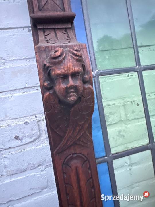 Stary kościelny witraż oprawiony w drewno z Długopole-Zdrój