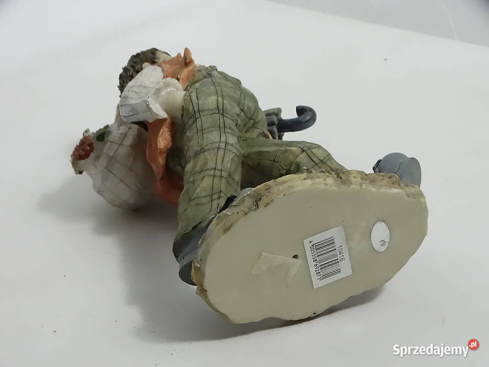 Urocza figurka chłopca z parasolem i kwiatami Biłgoraj