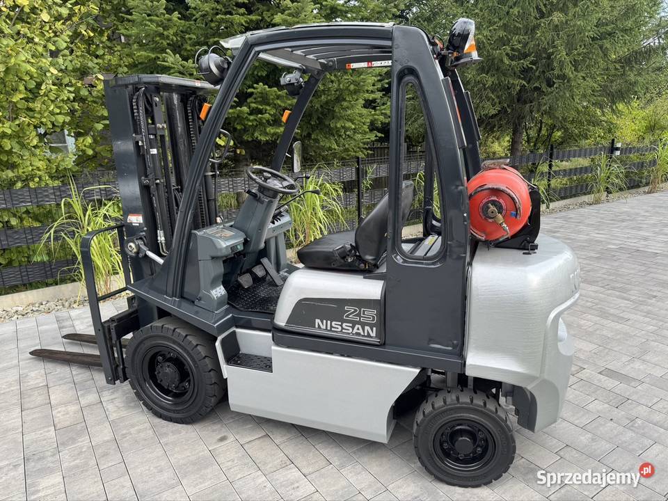 Wózek widłowy Nissan 25 t triplex wolny skok Wózki widłowe Wilkołaz-Stacja Kolejowa