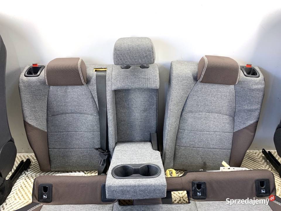 FOTELE KANAPA KOMPLET TOYOTA COROLLA E21 Kombi sprzedam