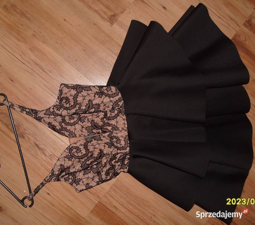 Rozkloszowana FORTI NOWA sukienka z koronką i