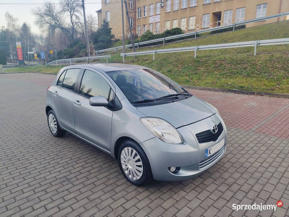 Sprzedam Toyota Yaris II 13 VVTi benzyna 5 drzwi autoalarm małopolskie Brzesko