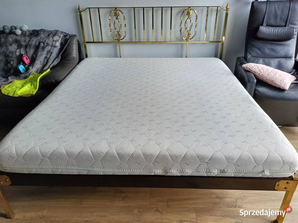 Włoskie łóżko z lat 60tychMosiądz