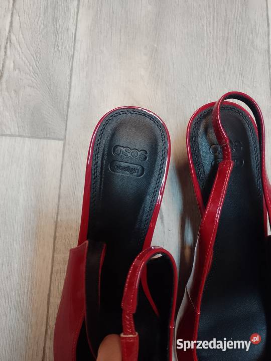 41 ASOS Design Czerwone czółenka wieczorowe z