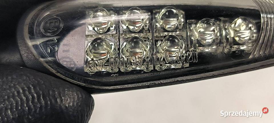 KIERUNKOWSKAZ PRAWY SUZUKI GSXS 1000 Pozostałe