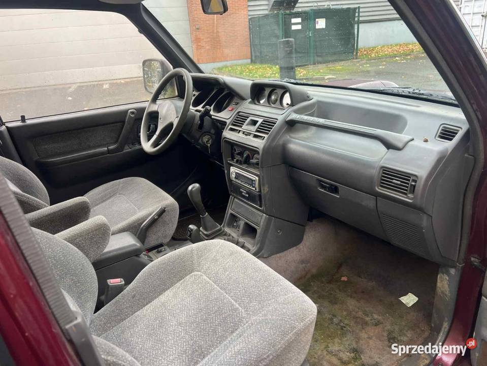 MITSUBISHI PAJERO long 28 czerwony