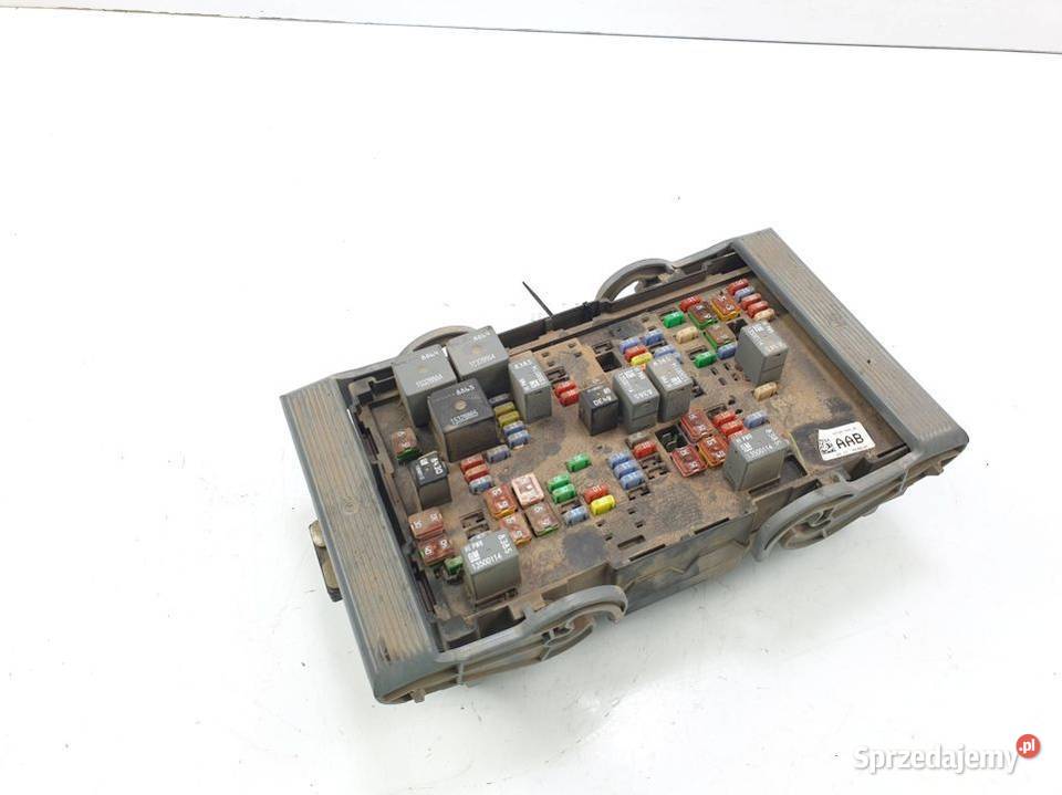 SKRZYNKA BEZPIECZNIKÓW CADILLAC ESCALADE ESV Lipno