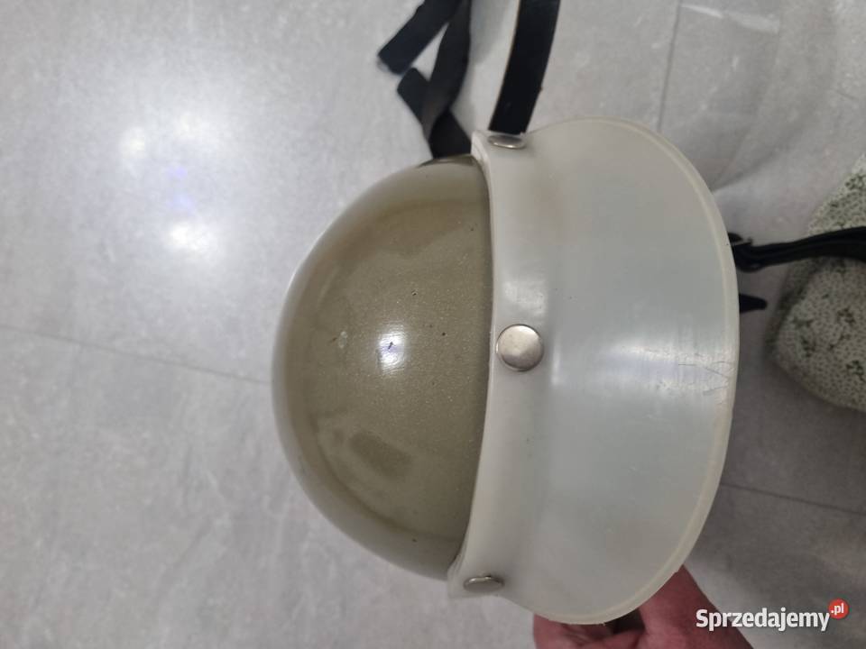 Kask orzeszek z daszkiem z PRLu Kielce