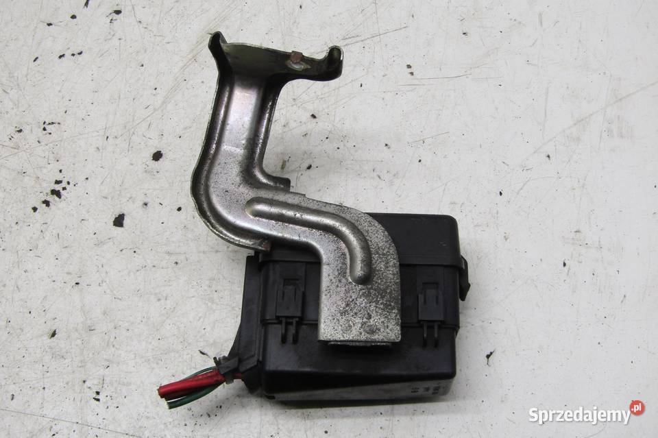 SKRZYNKA BEZPIECZNIKÓW 20 DOHC MITSUBISHI