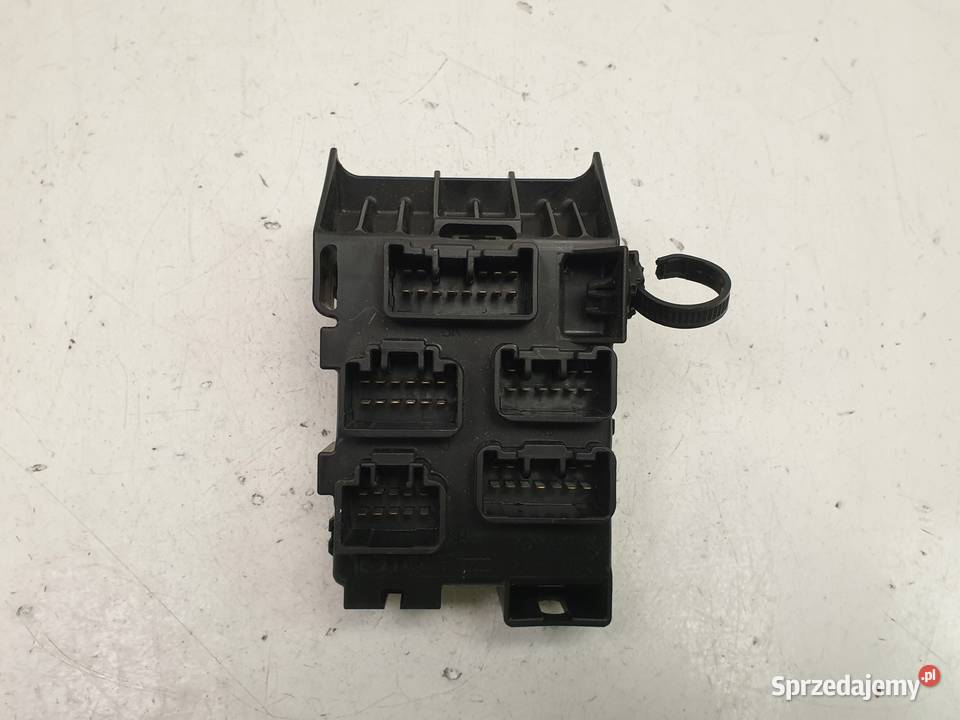 Toyota Avensis T25 SKRZYNKA BEZPIECZNIKÓW osobowe Janów