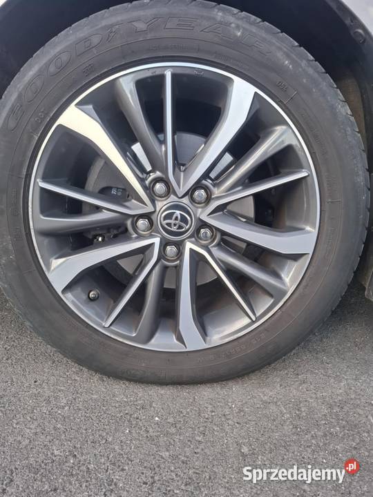 Toyota Avensis III 2017 20 Benzyna 152 Automat światła do jazdy dziennej