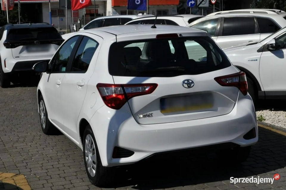 Toyota Yaris TOYOTA YARIS 15 111 Benzyna SALON Warszawa