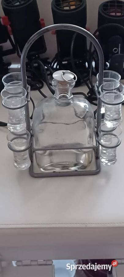zestaw do alkoholu PRL butelka kieliszki vintage inny kolor wielkopolskie Poznań