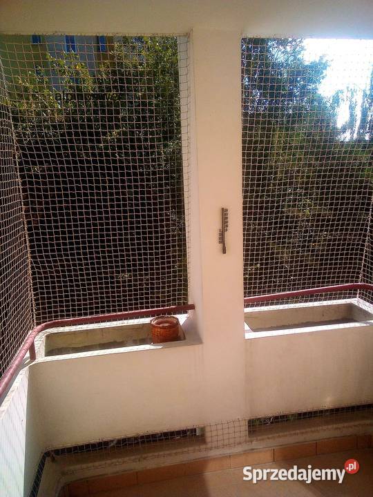 MONTAŻ SIATKI OCHRONNEJ NA BALKONIE bez