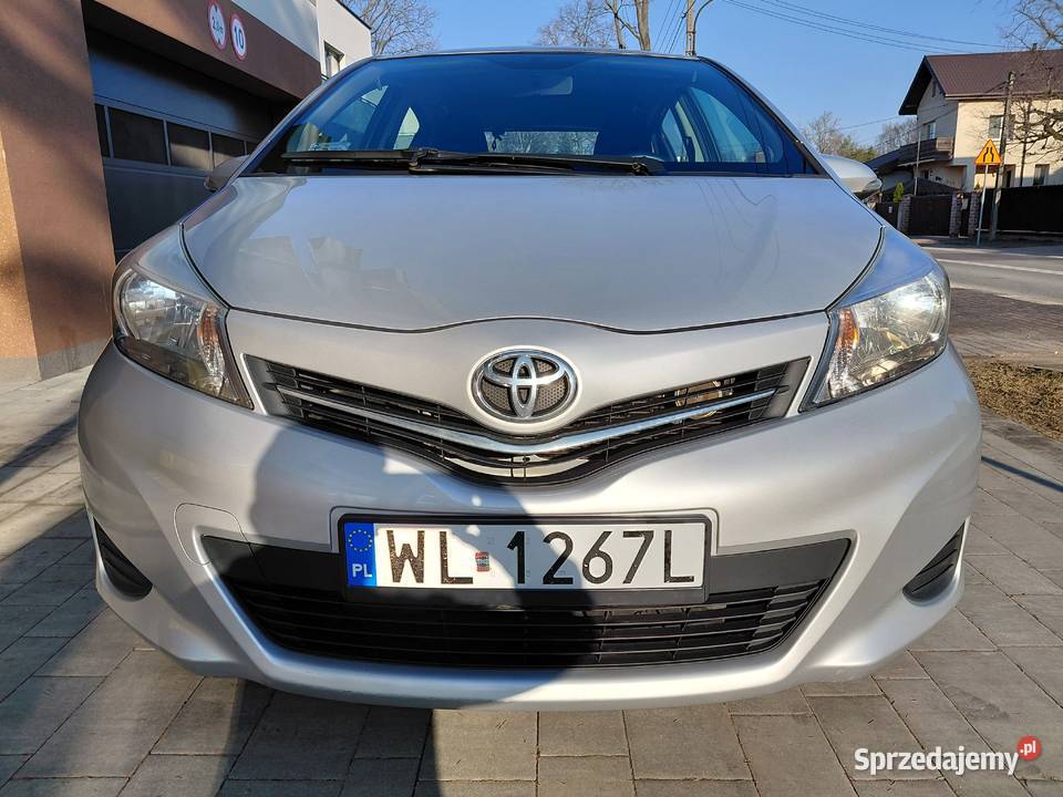 13 Benzyna Polski Salon 2014r 1329cm3 Yaris Warszawa sprzedam