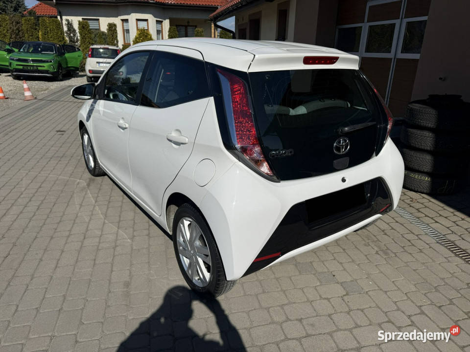 Toyota Aygo Rezerwacja II 2014 Aygo Orzech