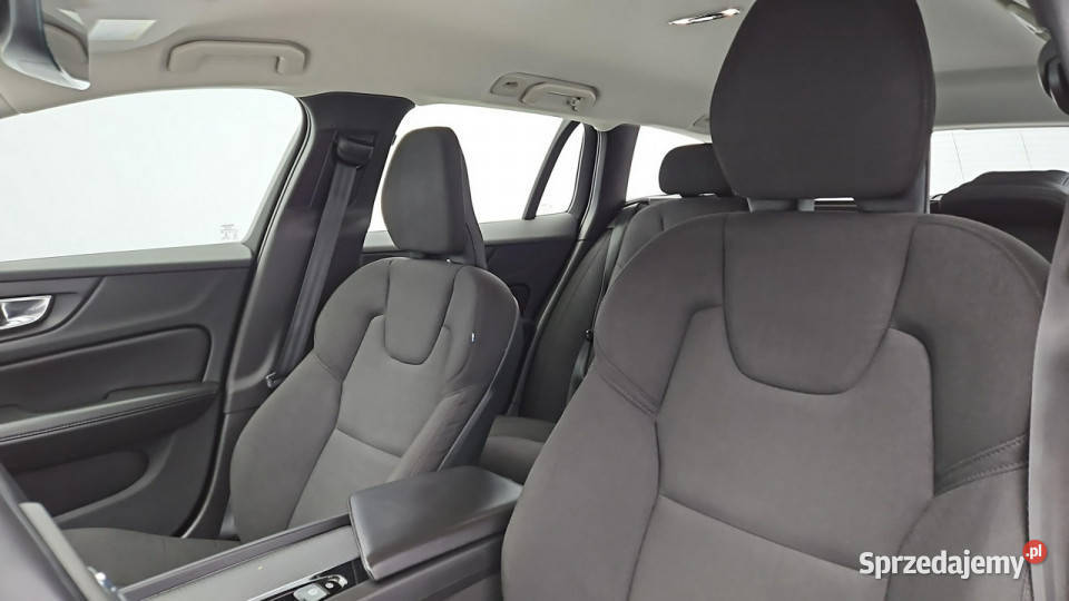 Volvo V60 V60 B4 D Momentum Z Polskiego Salonu Warszawa