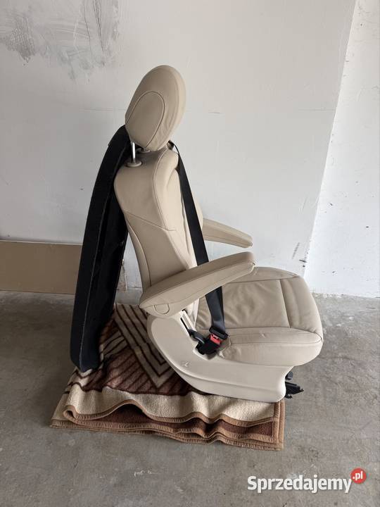 Fotel tylny wpinany w szynę Poznań