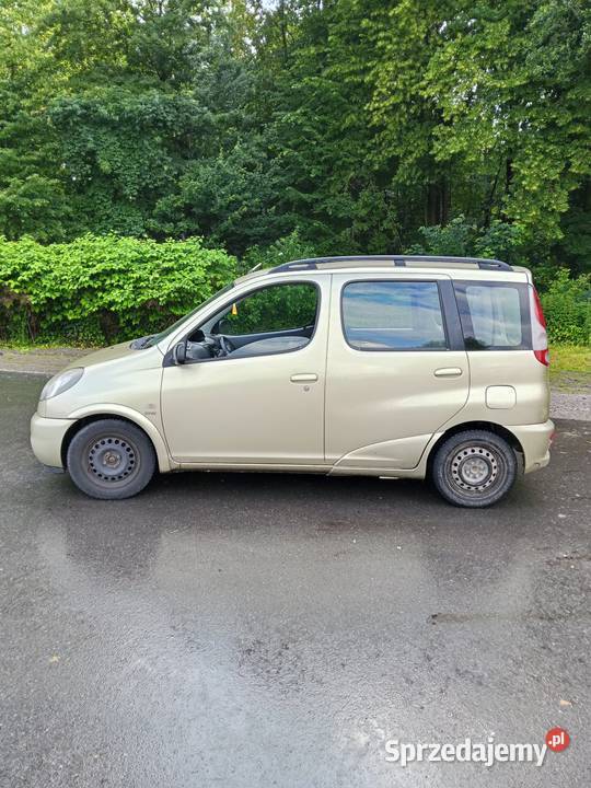 Toyota Yaris Verso minivan 14 Benz