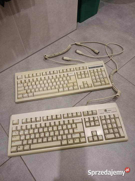 Stara klawiatura do komputera dwie sztuki