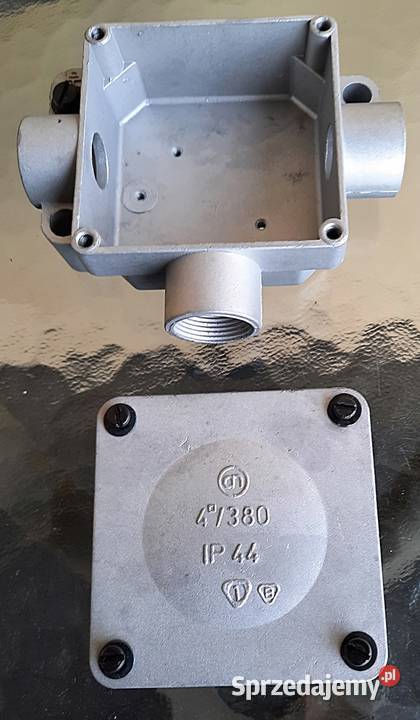 Rozetka rozgałęźnik aluminiowy puszka 8x8 3 x Ostrów Wielkopolski