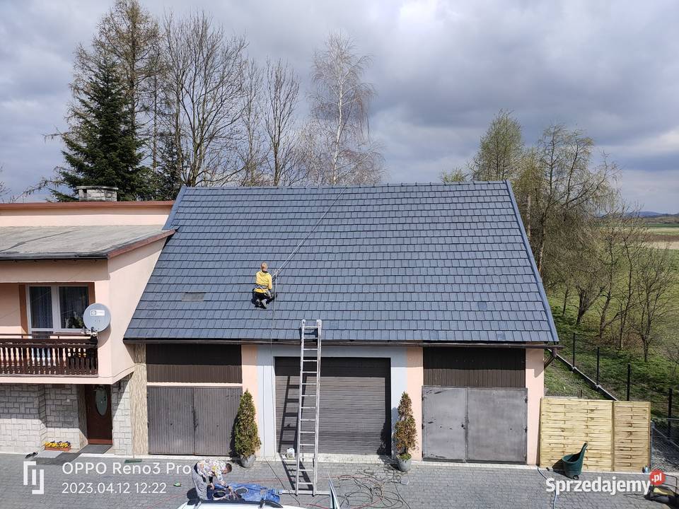 Mycie malowanie dachów elewacji domów z drewna